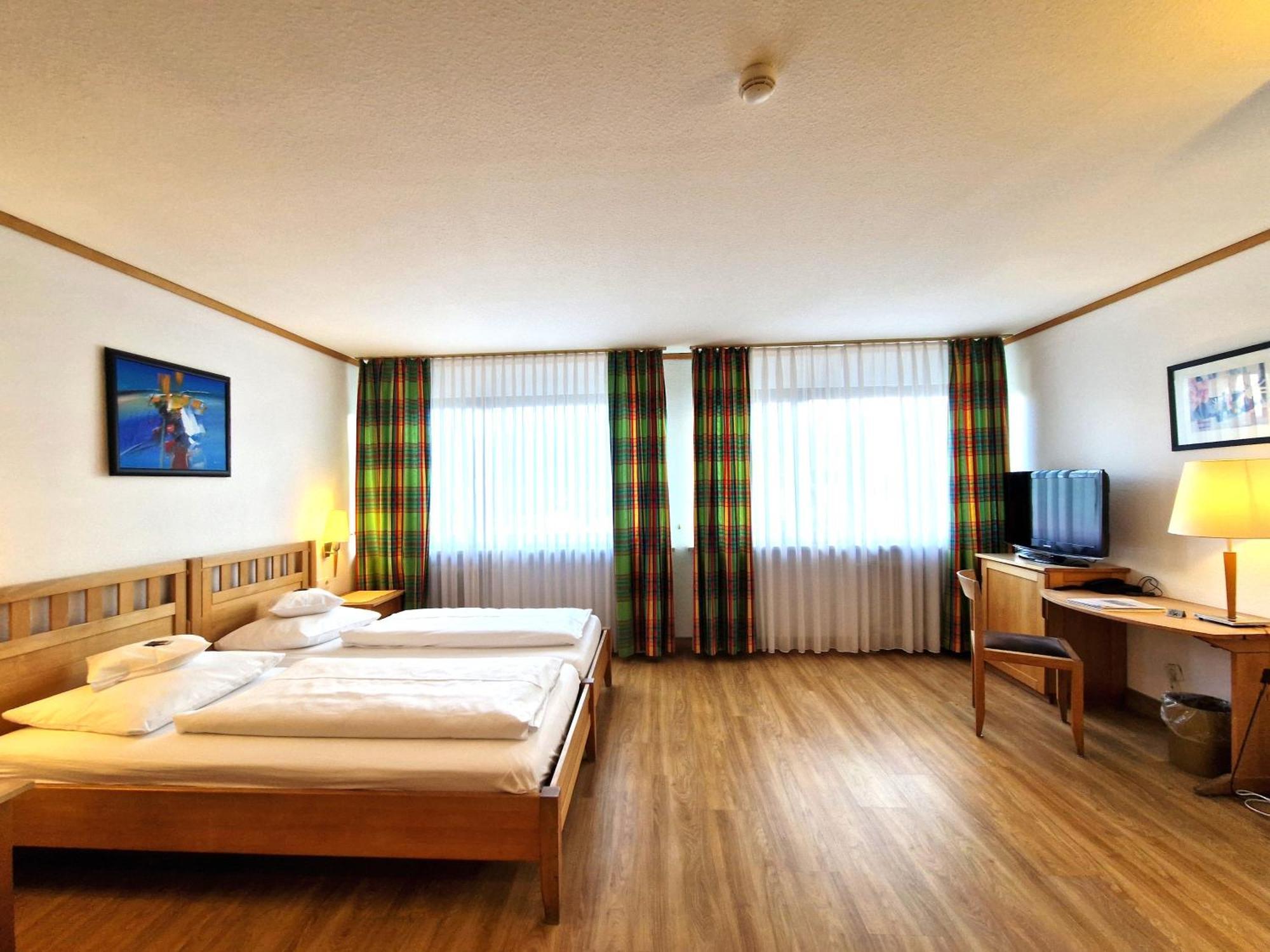 Badhotel Restaurant Stauferland Бад Болль Экстерьер фото