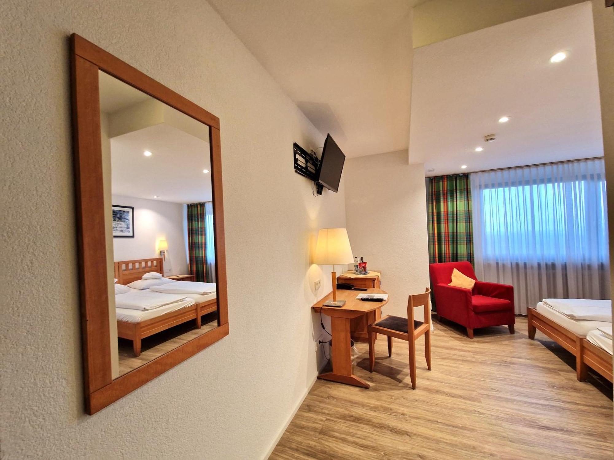 Badhotel Restaurant Stauferland Бад Болль Экстерьер фото