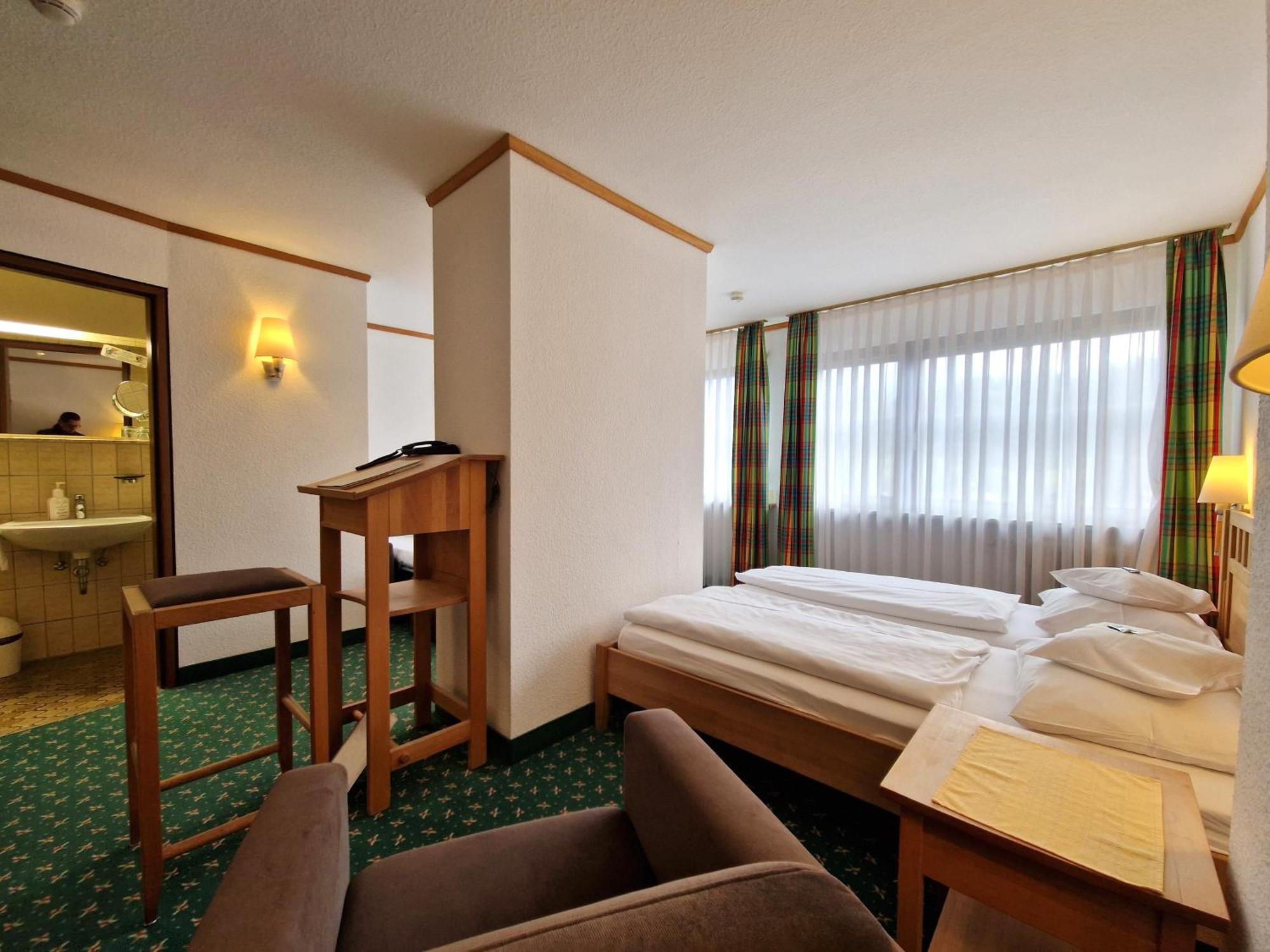 Badhotel Restaurant Stauferland Бад Болль Экстерьер фото