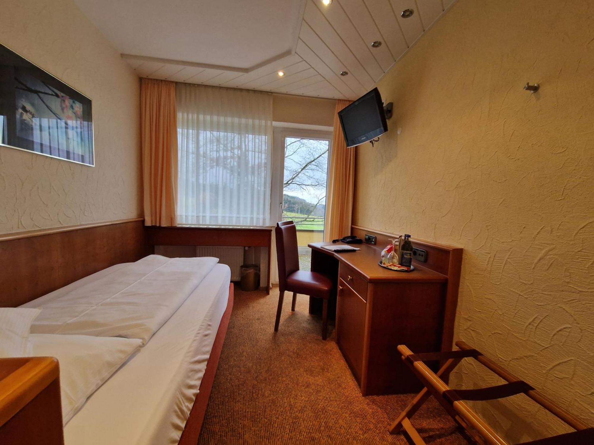 Badhotel Restaurant Stauferland Бад Болль Экстерьер фото